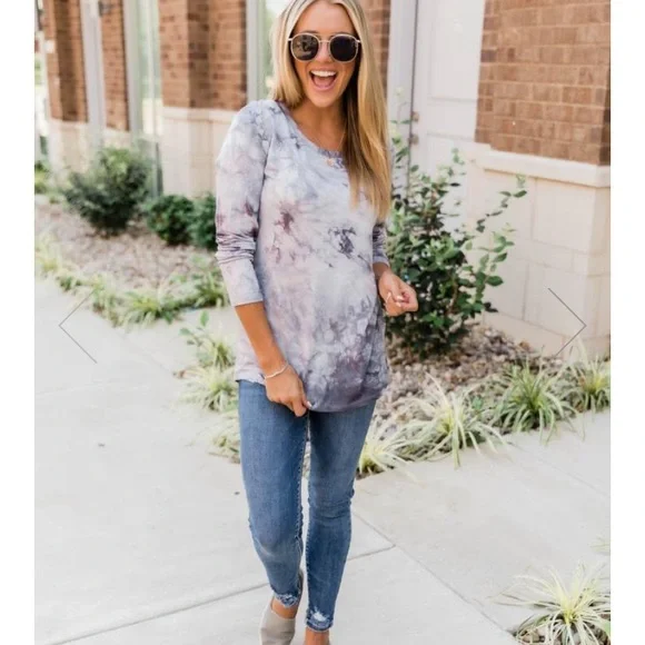 SURPRISING STATEMENT TIE DYE GREY BLOUSE - Picture 8 of 8